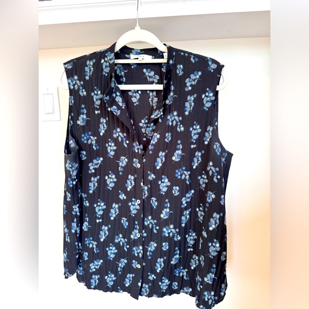 Women’s XL Vince Blouse Black background with blue and gray print